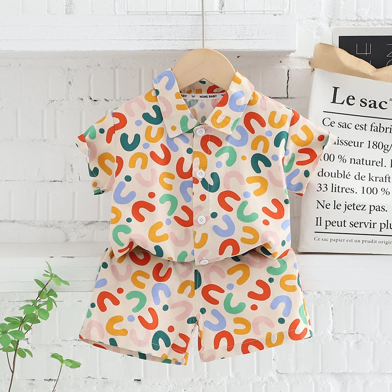 Camiseta con letras para bebé