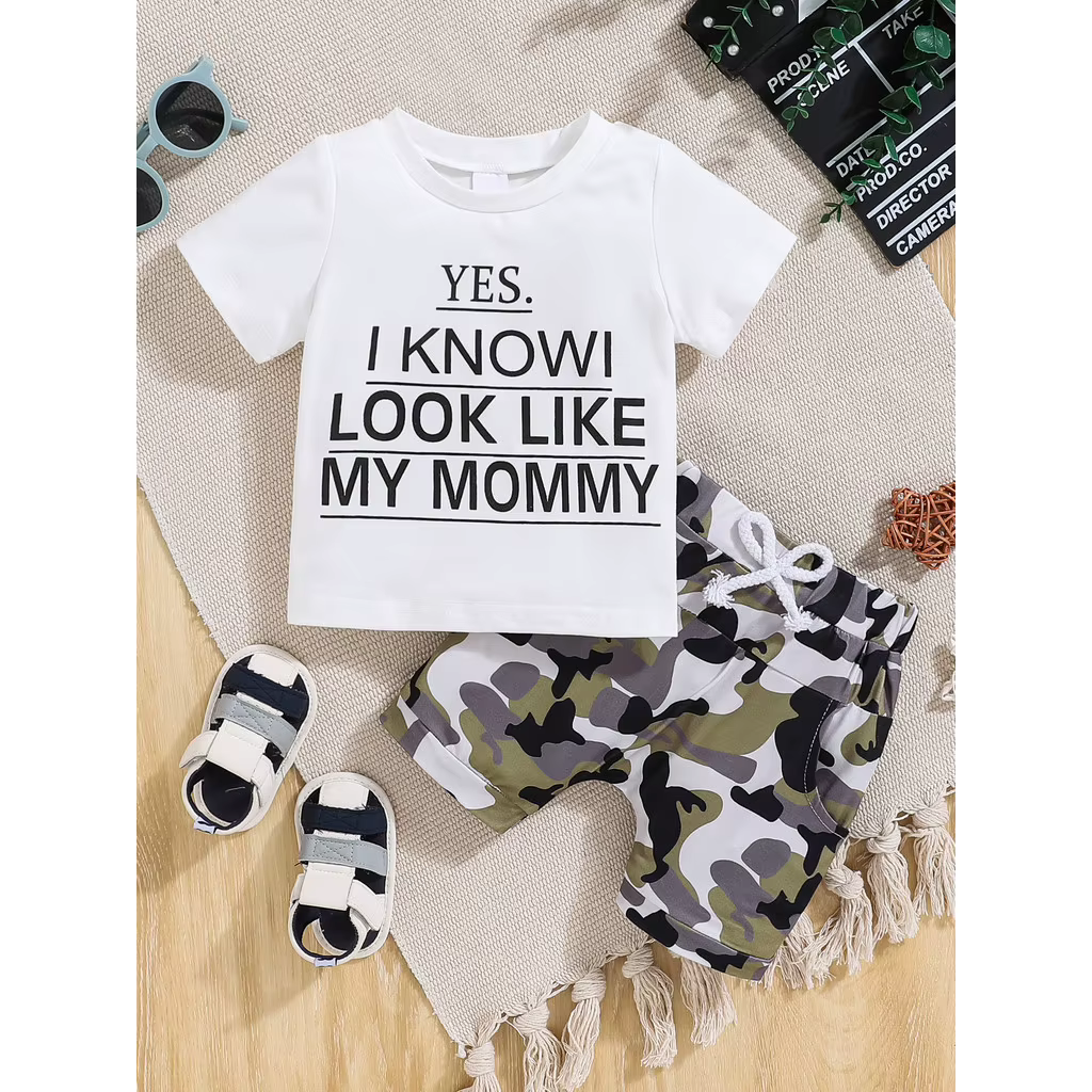 Conjunto bebé camiseta con letras y pantalón corto camuflaje