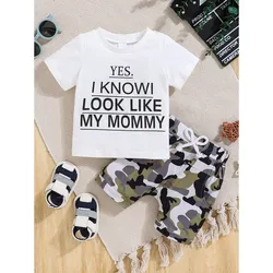 Conjunto bebé camiseta con letras y pantalón corto camuflaje