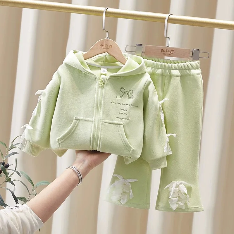 Conjunto infantil de niña con lazo y abrigo con capucha - imagen 2