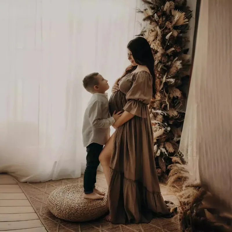 Vestido de maternidad maxi con botones, mangas abullonadas y cola - imagen 4