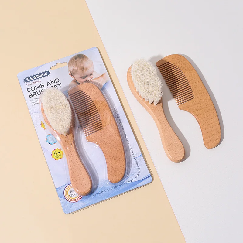 Cepillo para bebé con pelo suave y peine de madera en el baño - imagen 4
