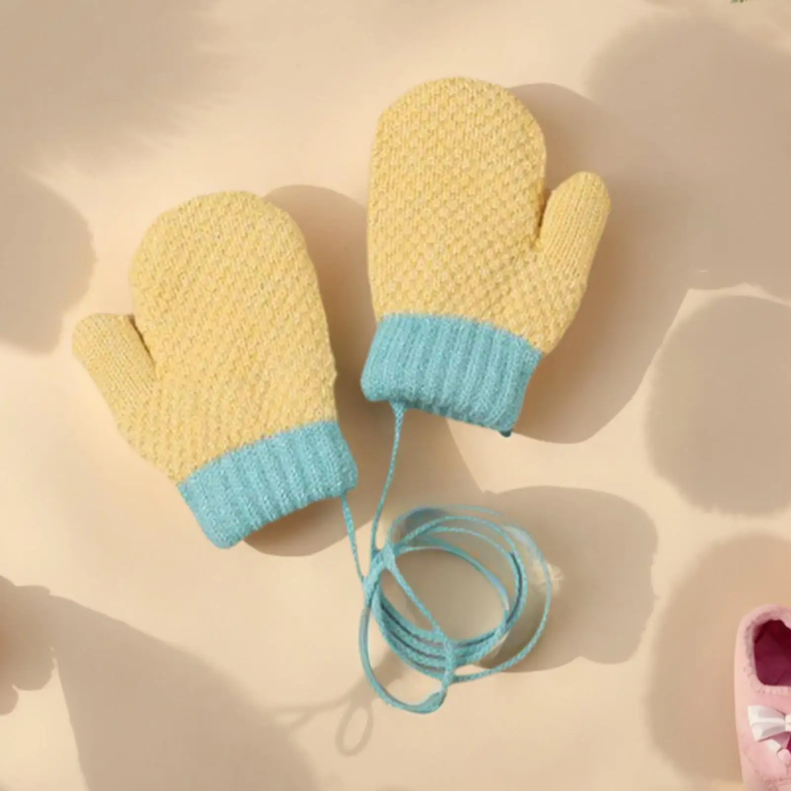 Guantes de invierno para niños en uso