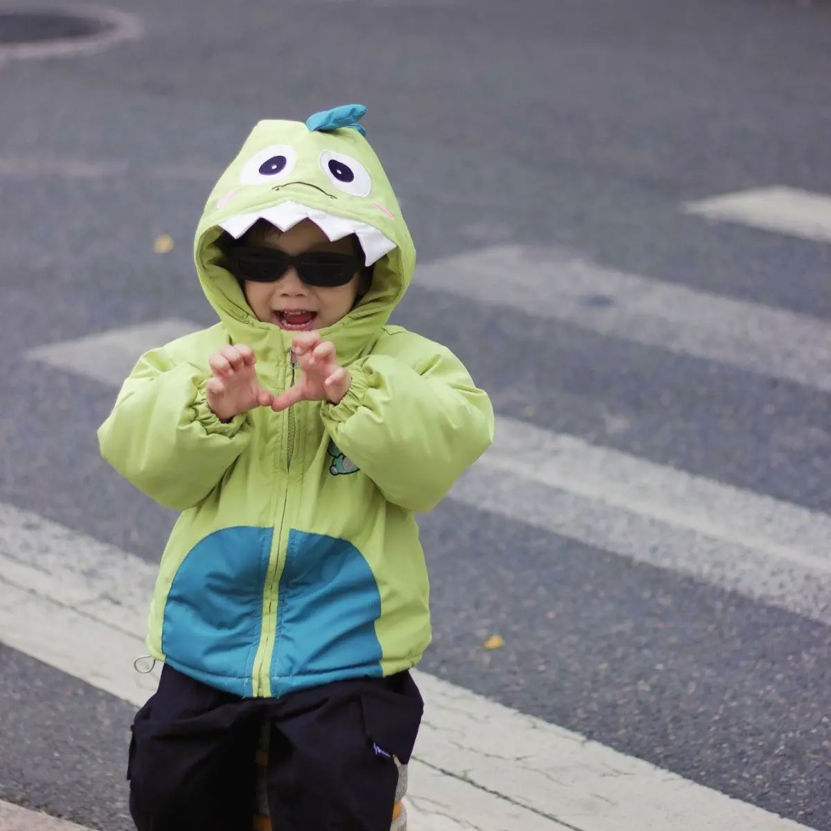 Parka de invierno con capucha cálida de tejido grueso para niño - imagen 2