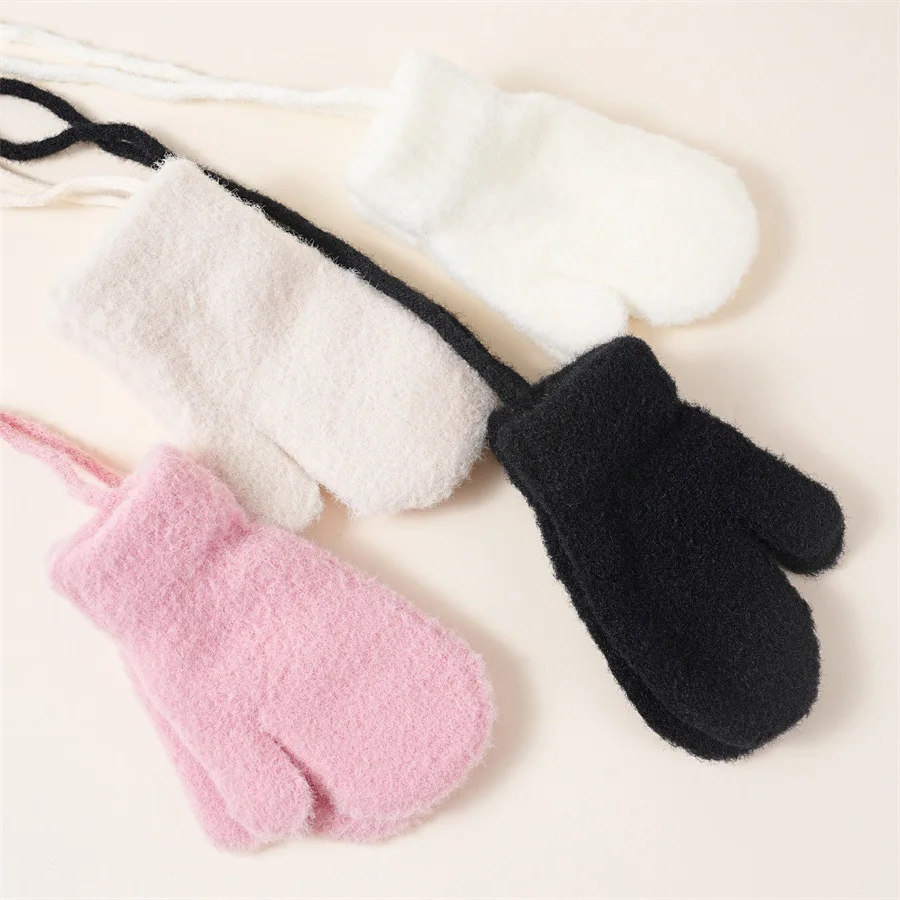 Guantes de invierno para chico con cordón en el cuello