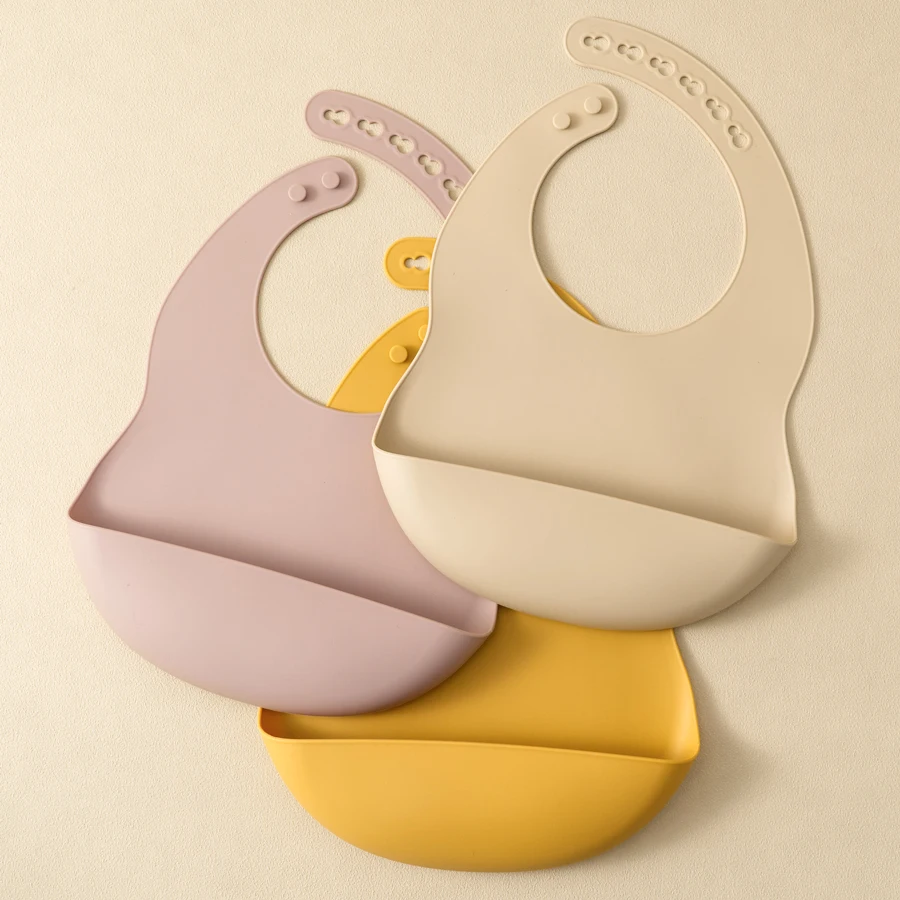Babero de silicona para bebé - impermeable, ajustable y cómodo - imagen 4