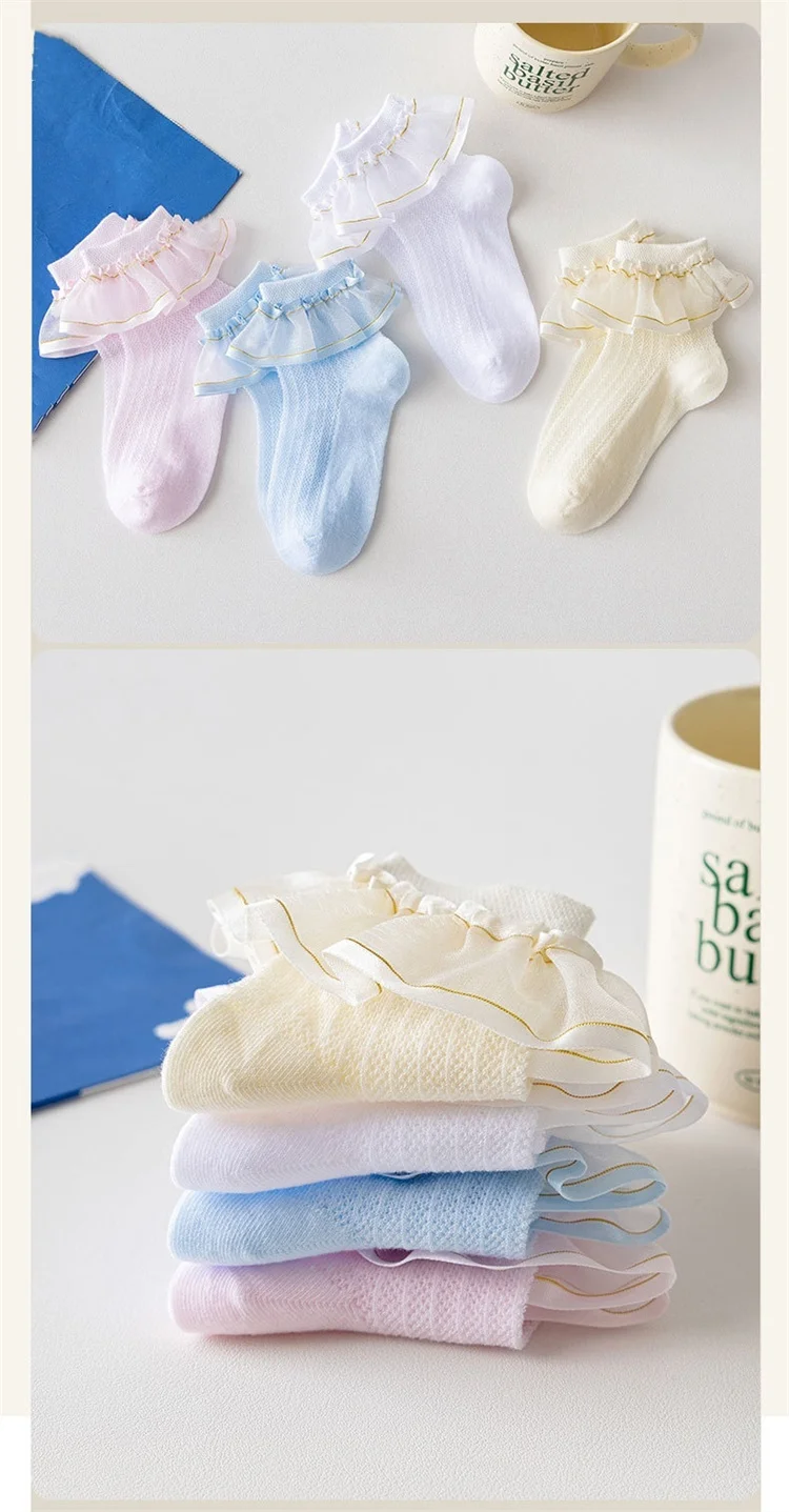 Calcetines blancos con encaje y volantes