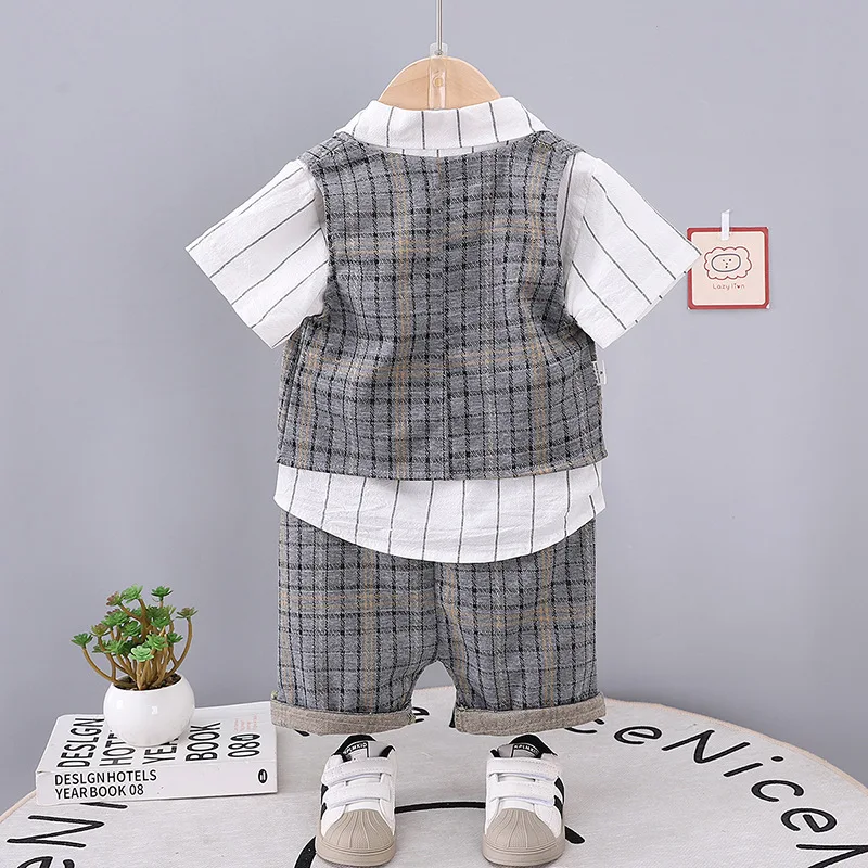 Conjunto de verano para bebé con chaleco a cuadros y shorts