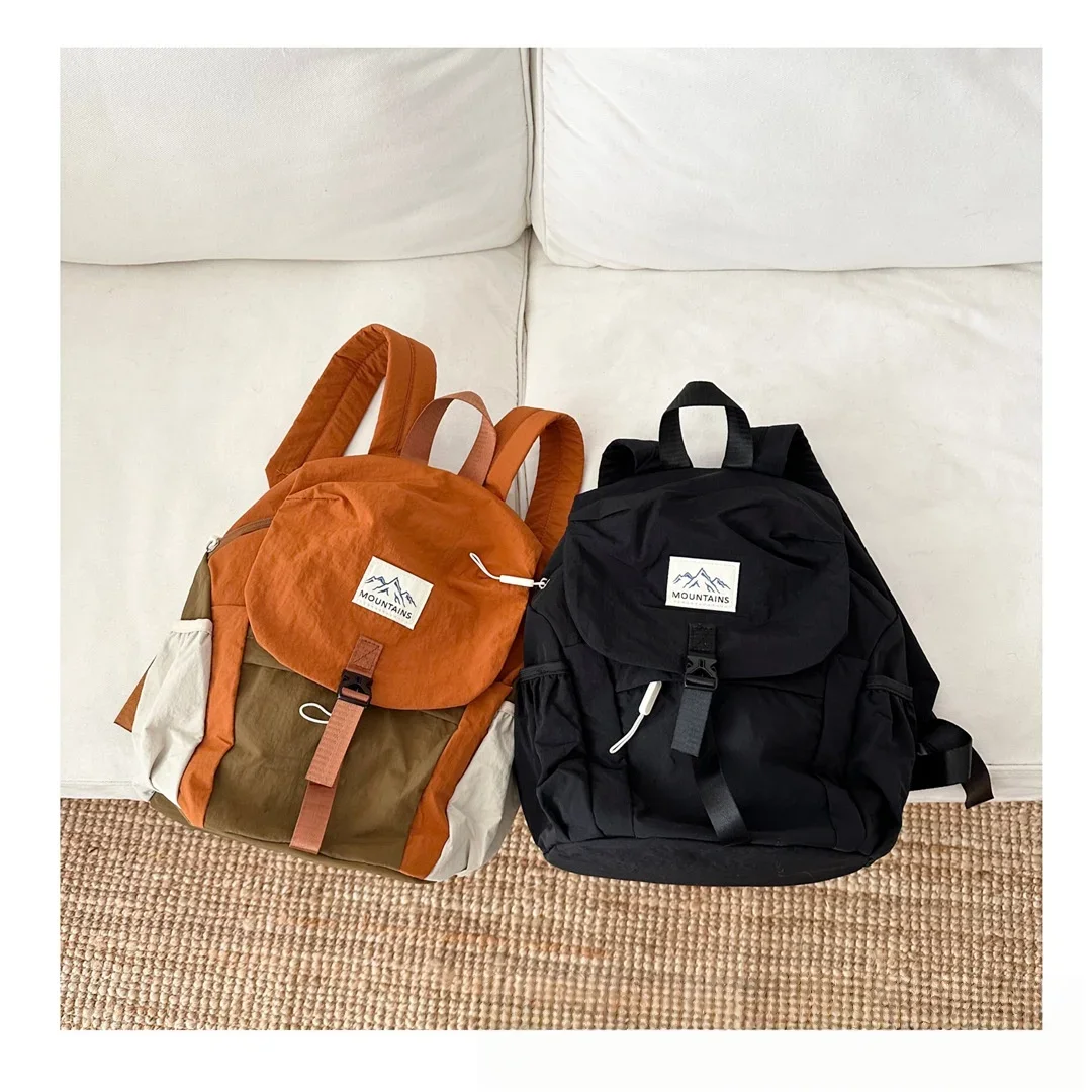 Mochila infantil ligera secado rápido con solapa y bloques de color - imagen 3