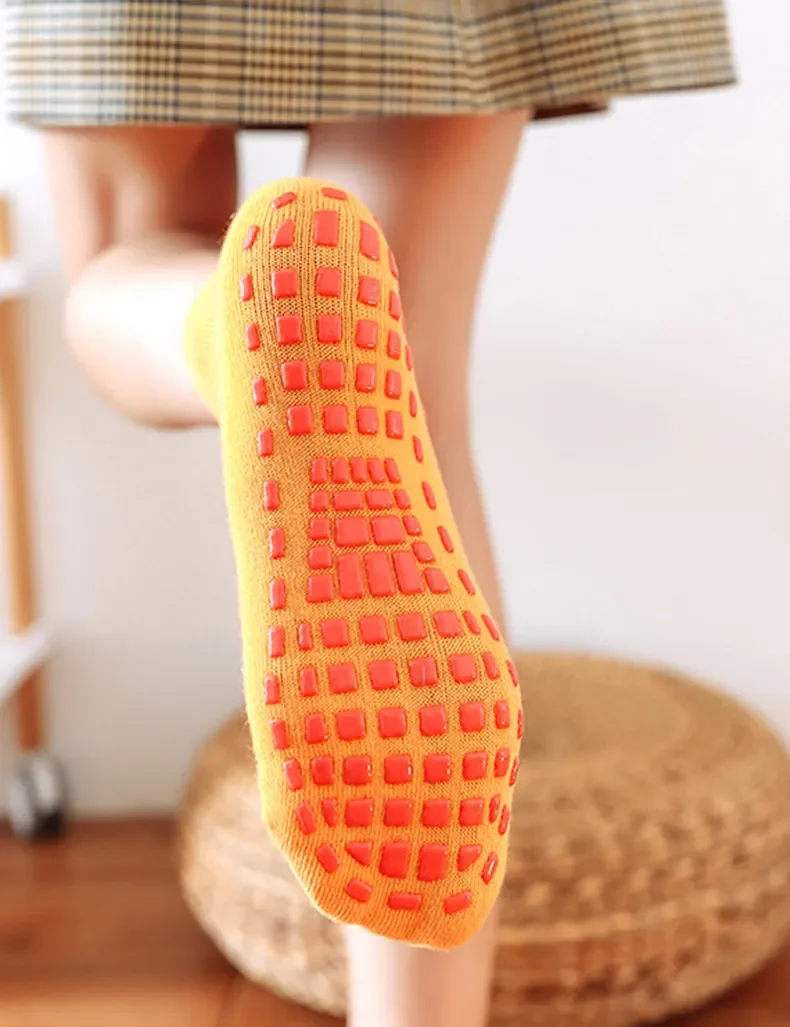 Calcetines antideslizantes con suela texturizada