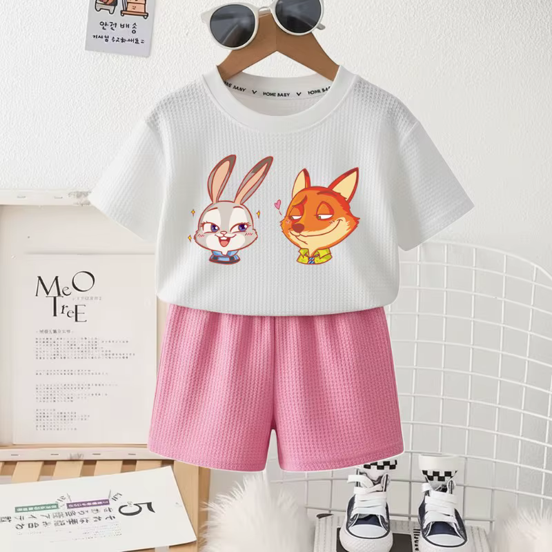 Conjunto de verano infantil con camiseta cuello redondo y bermudas - imagen 5