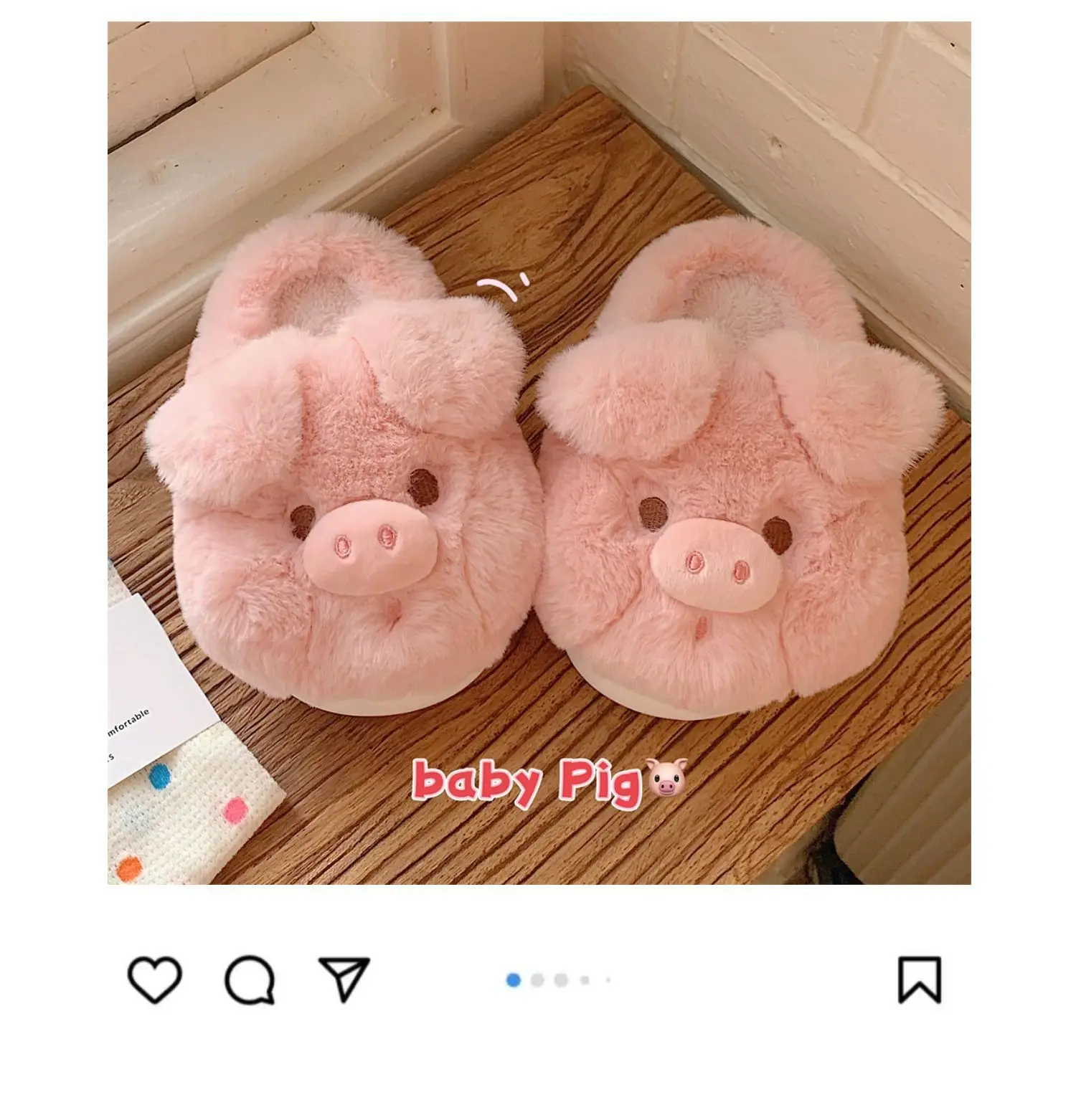 Zapatillas rosas con forro de felpa y detalle de dibujo animado