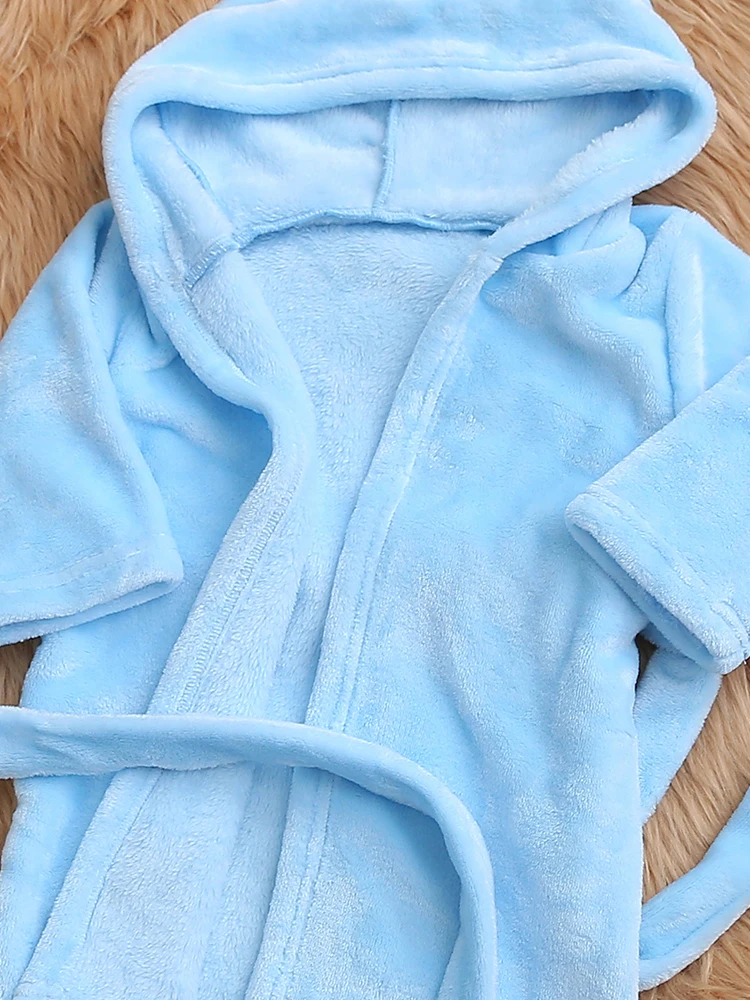 Conjunto de pijama y albornoz de terciopelo vista detalle