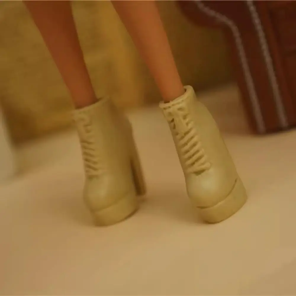 Botas combinando con fondo neutro