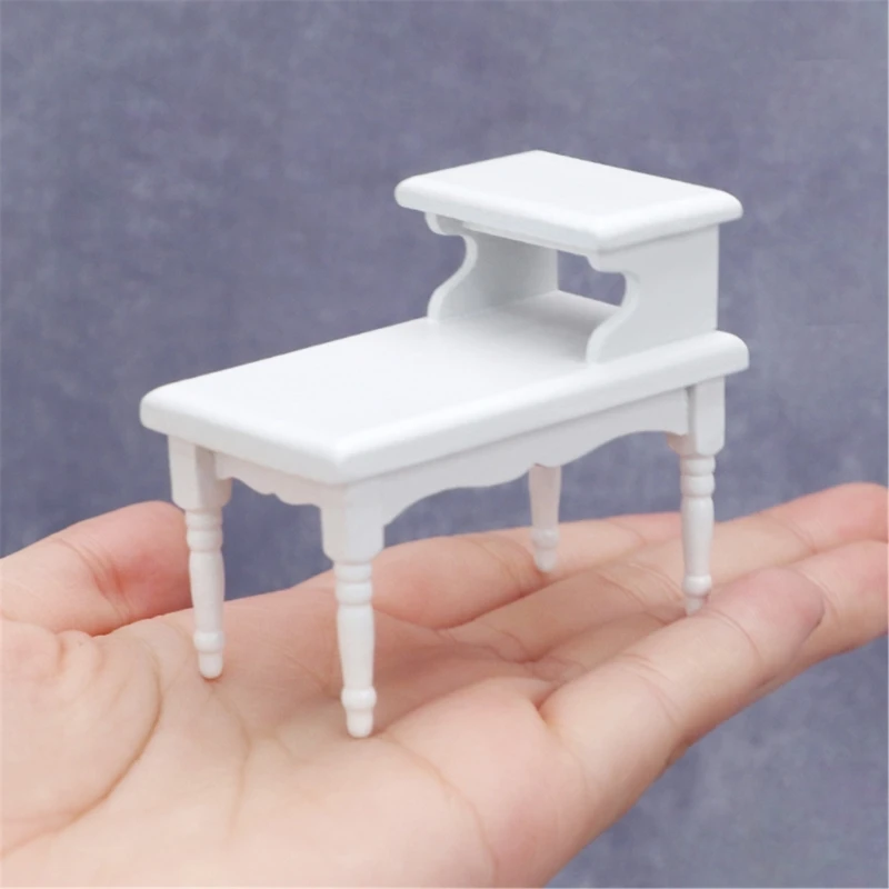 Mesa de centro de madera en miniatura para casa de muñecas