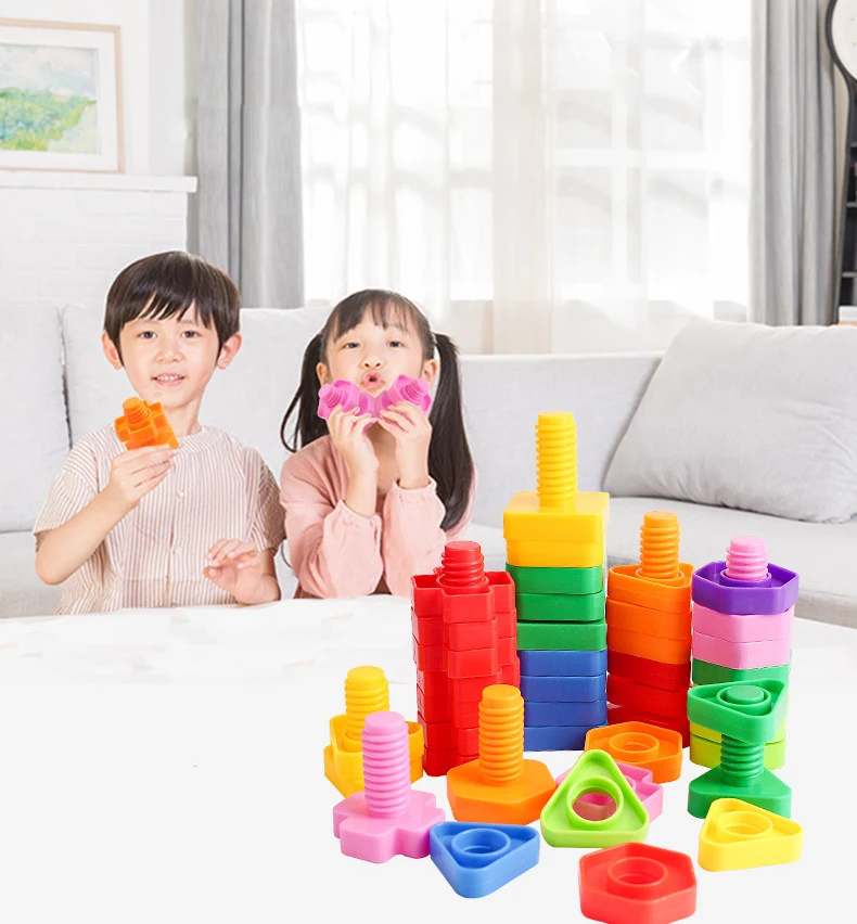 Conjunto de tornillos y tuercas de plástico en colores vivos