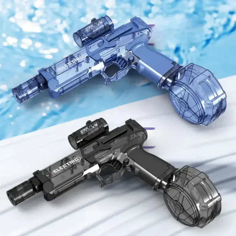 Pistola de agua en uso junto a piscina