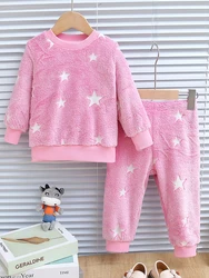 Pijama de felpa con estrellas para niña