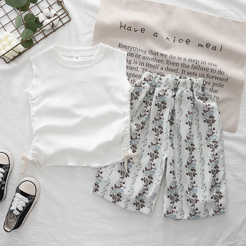 Conjunto de verano de algodón para bebé niña: chaleco y bermuda - imagen 2