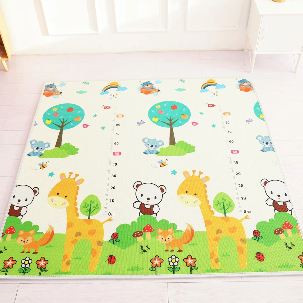 Alfombra de juego acolchada con personajes para bebé - imagen 4