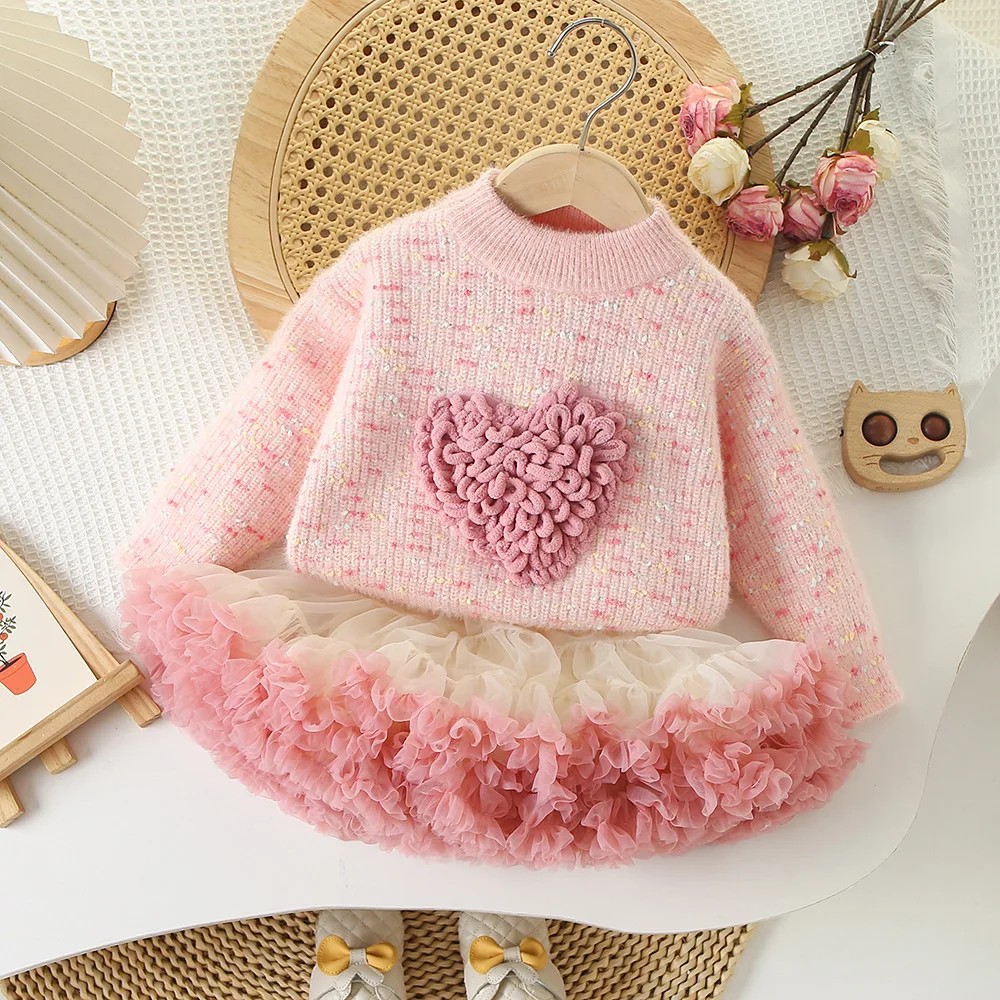 Conjunto suéter con corazón tridimensional y falda de tul para niña - imagen 4