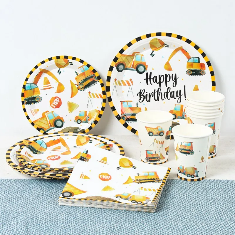 Set completo de vajilla con diseños de camiones y excavadoras