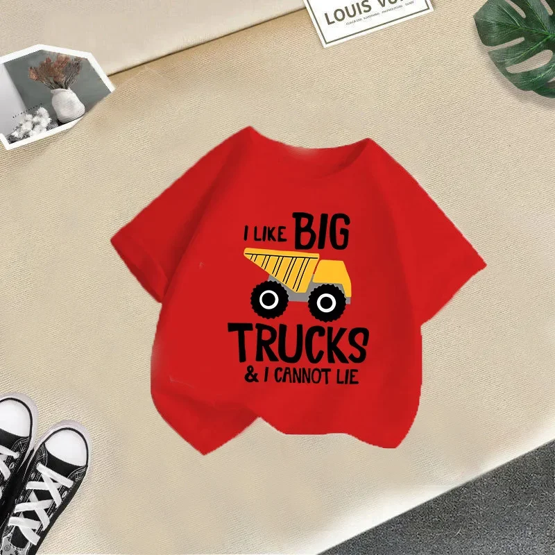Diseño de excavadora en camiseta rosa