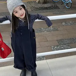 Mono de pana para niña con tirantes sueltos de otoño