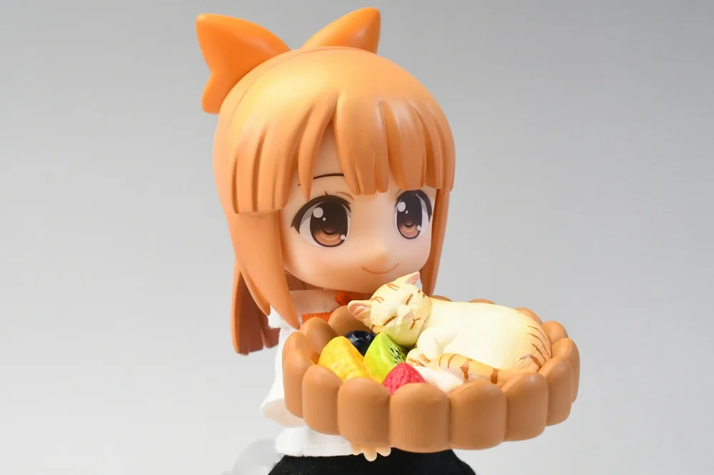 Figura en tono negro y blanco, estética kawaii