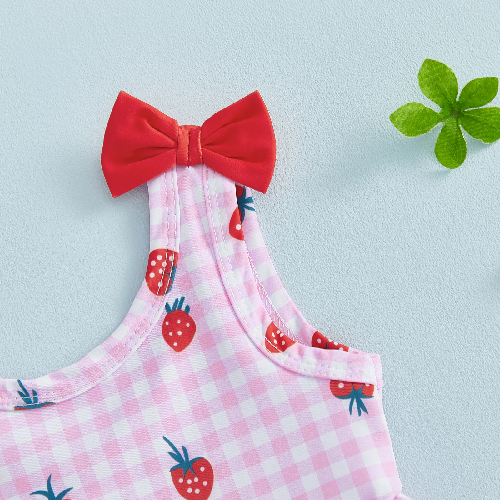 Traje de baño niña estampado de fresa con falda y volantes - imagen 4