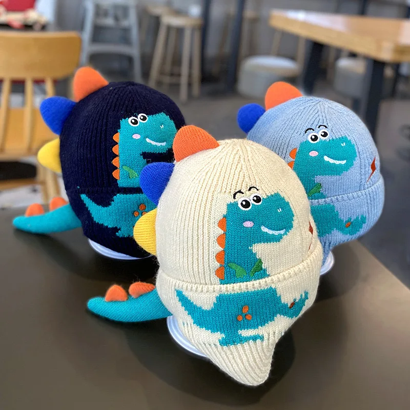 Gorro con orejeras de punto para niños: dinosaurio 3D