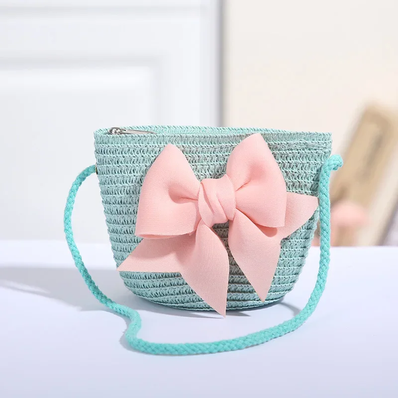 Bolso de paja con lazo para niña – estilo cruzado tejido a mano - imagen 2