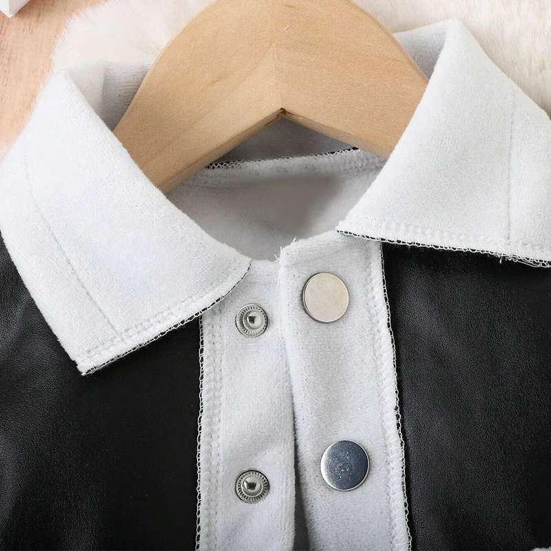 Conjunto de niña chaleco polipiel y vaqueros - imagen 2