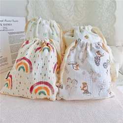 Bolsa porta pañales de algodón natural con cordón arcoíris práctica