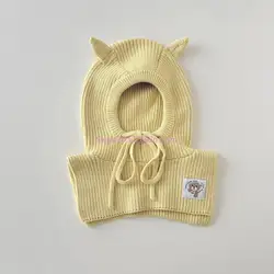 Gorro con orejeras ajustables de punto cálido y cuello tostador
