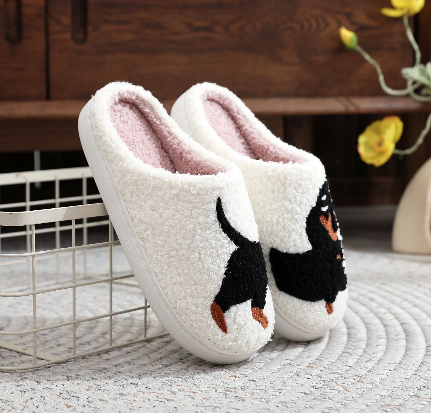 Aspecto del bordado y acabado de la pantufla