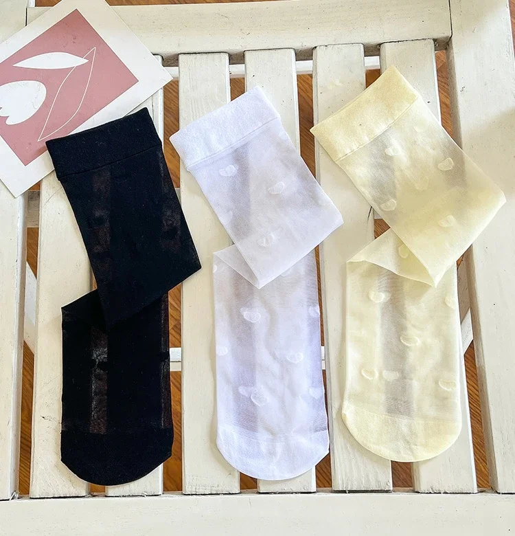 Calcetines con diseño de corazón y lazo