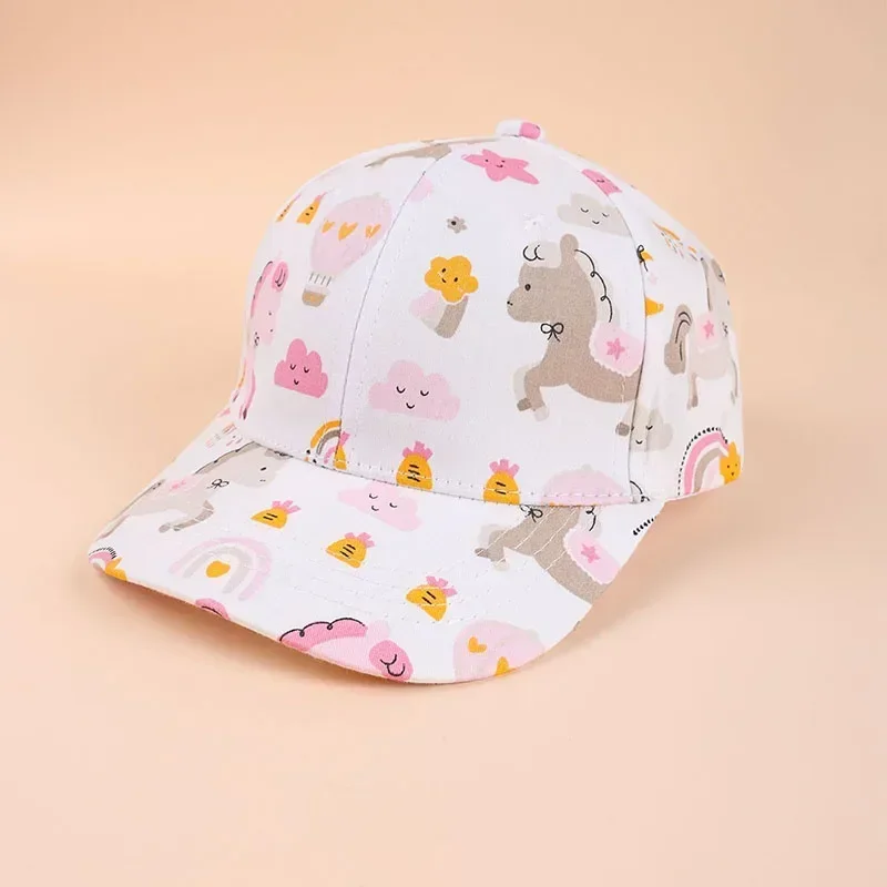 Vista lateral con ajuste trasero tipo gorra infantil