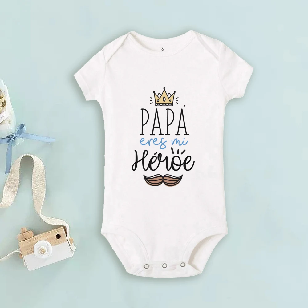 Detalle del estampado en ropa de bebé