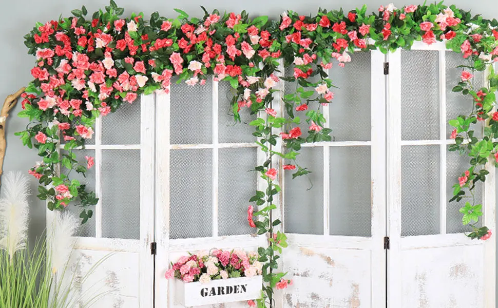 Guirnalda de glicina en arco de boda