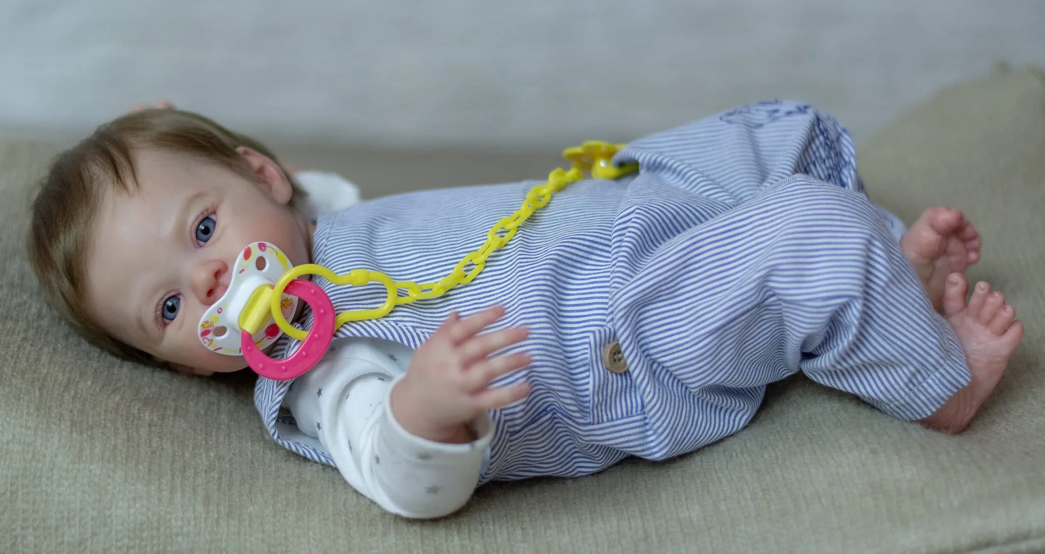 Muñeca Reborn con piel realista y venas visibles