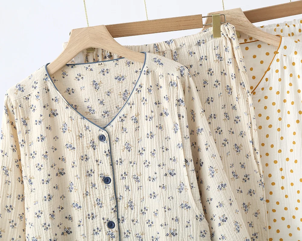 Detalle del estampado floral y tejido