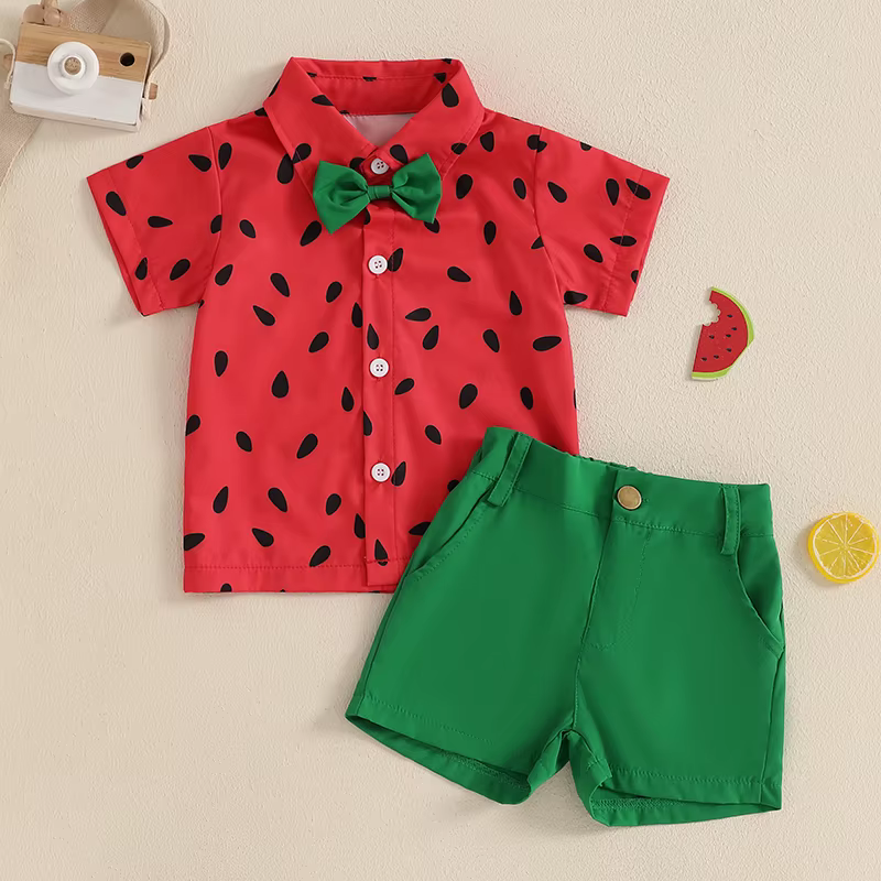 Detalle del estampado de sandía en el conjunto infantil Tregren