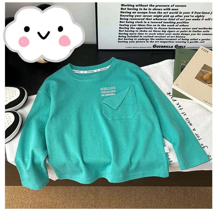 Camiseta de fondo sólido para niño