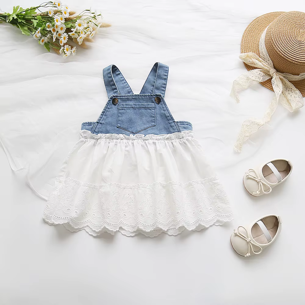 Vestido de encaje y vaquera para niña