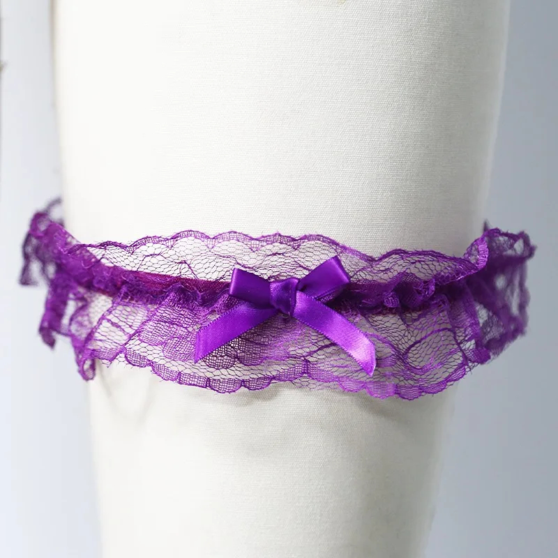 Lazos de encaje para boda con detalles decorativos en la pierna