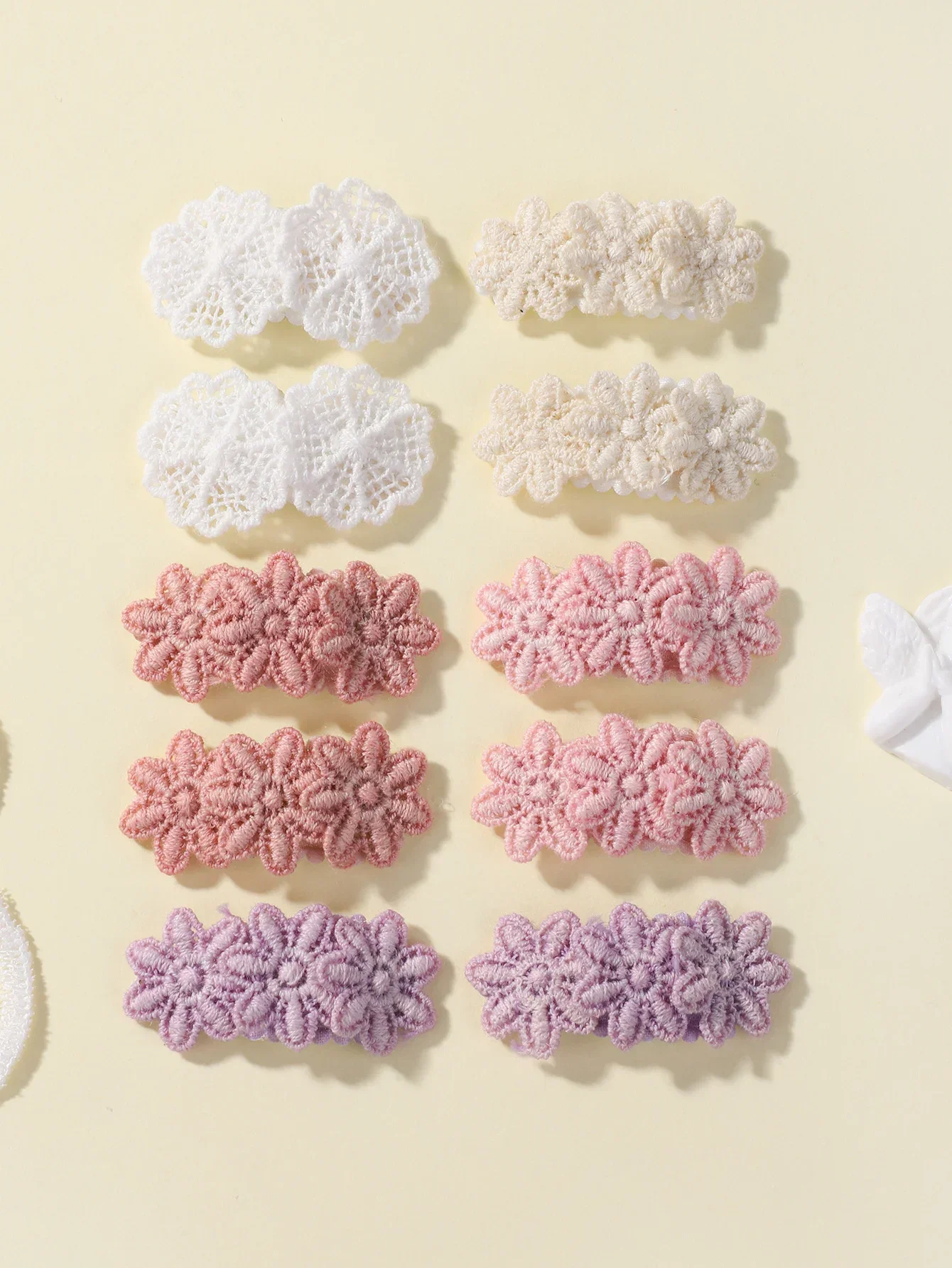 Pinzas para el cabello infantiles con flores de tela hechas a mano - imagen 5