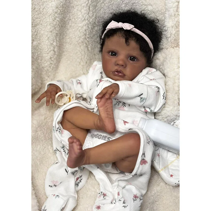 Muñeca Reborn Primrose 18'' piel oscura, cuerpo de algodón despierta - imagen 2