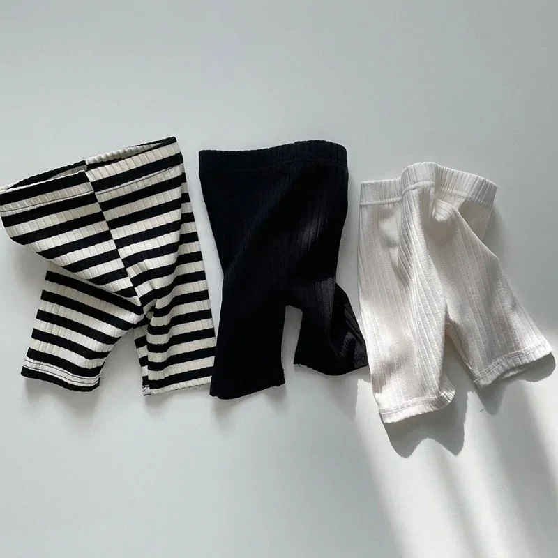 Pantalones cortos lisos elásticos para niños