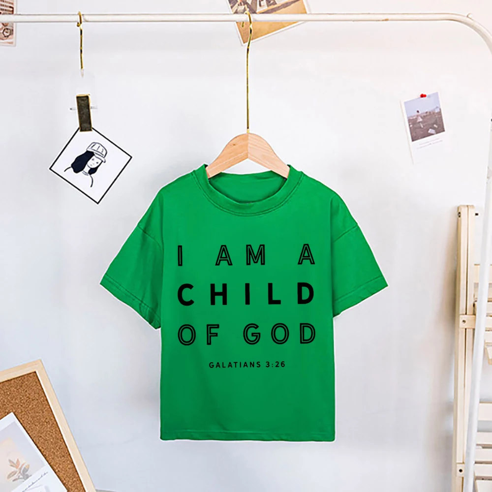 Camiseta en contexto de uso infantil